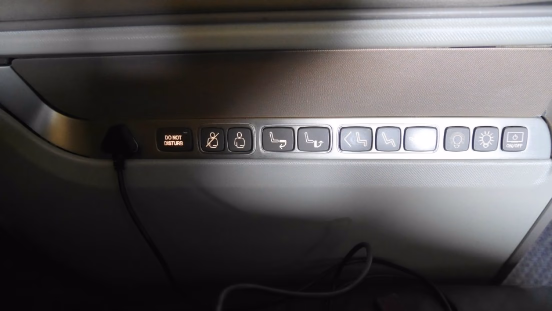 Singapore Airlines Business Class Review: Flying SQ494 from Singapore to Dubai