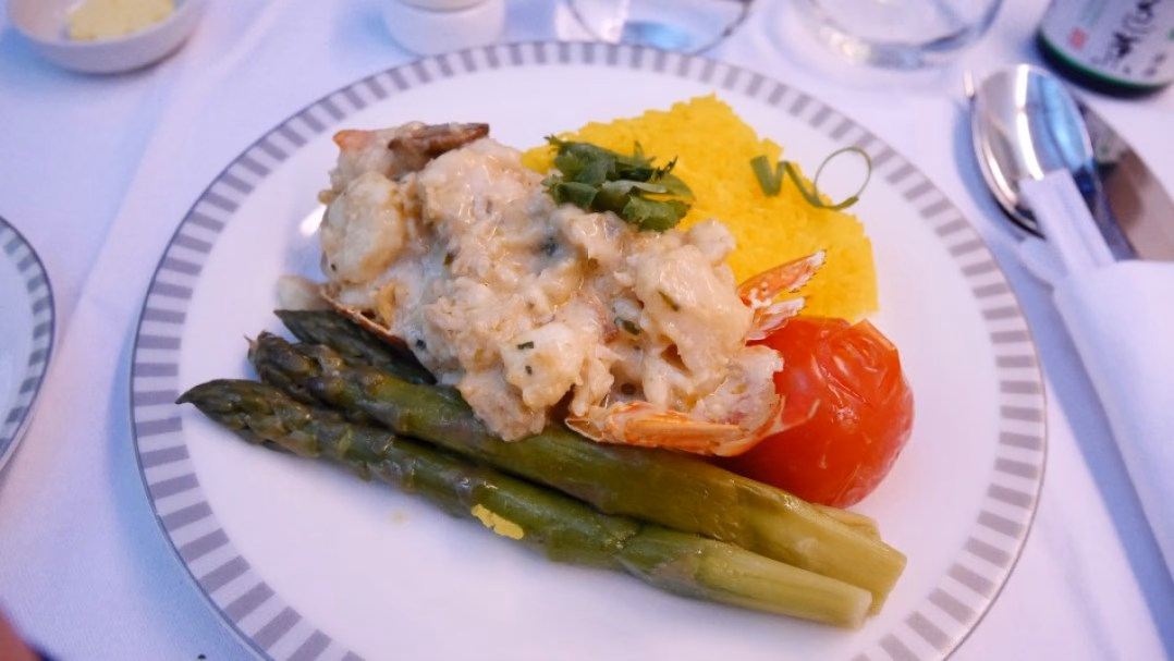 Singapore Airlines Business Class Review: Flying SQ494 from Singapore to Dubai