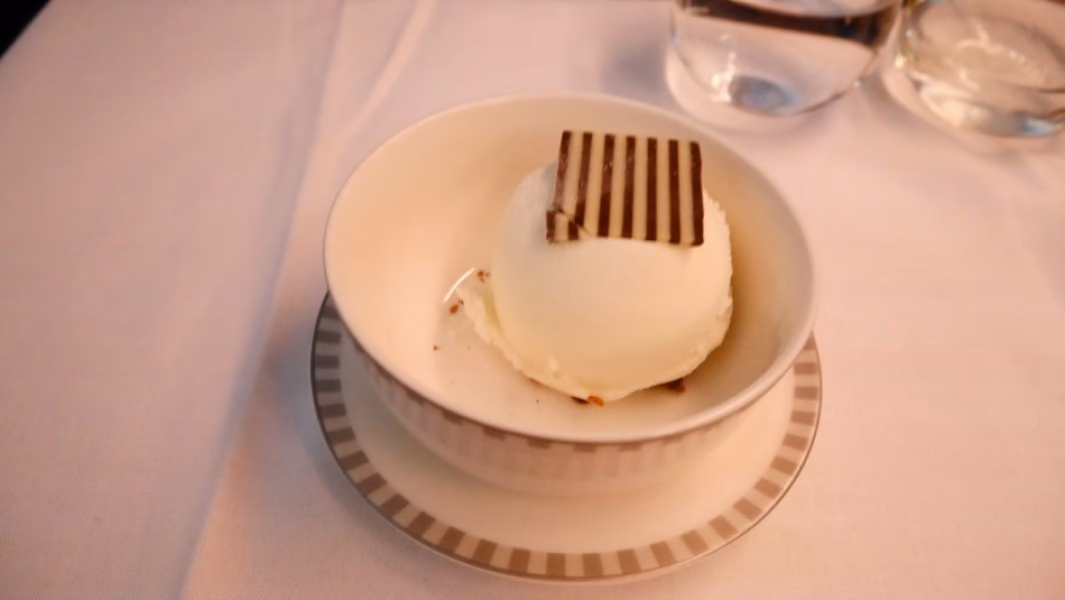 Singapore Airlines Business Class Review: Flying SQ494 from Singapore to Dubai